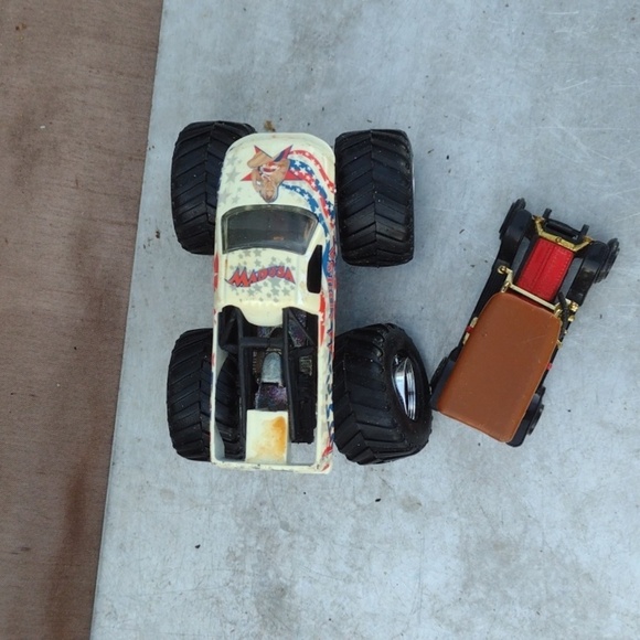 Assorted Toy Vehicle Set - Picture 7 of 7